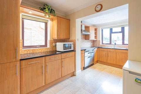 3 bedroom detached house for sale - Linden Crescent, Grove