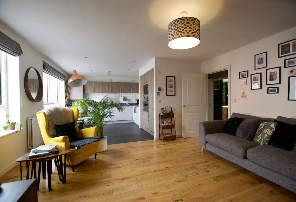 Lounge &amp; Kitchen