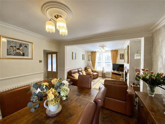 Dining room/living room