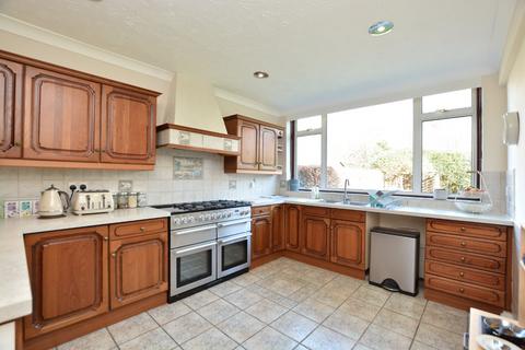 6 bedroom detached house for sale, Woodhall Park Avenue, Woodhall, Pudsey