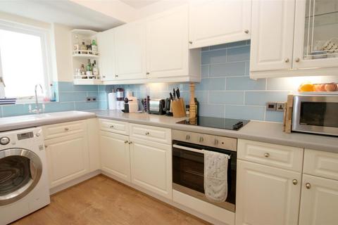1 bedroom flat for sale - White Hart Close, Benson