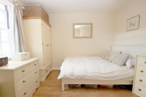1 bedroom flat for sale - White Hart Close, Benson