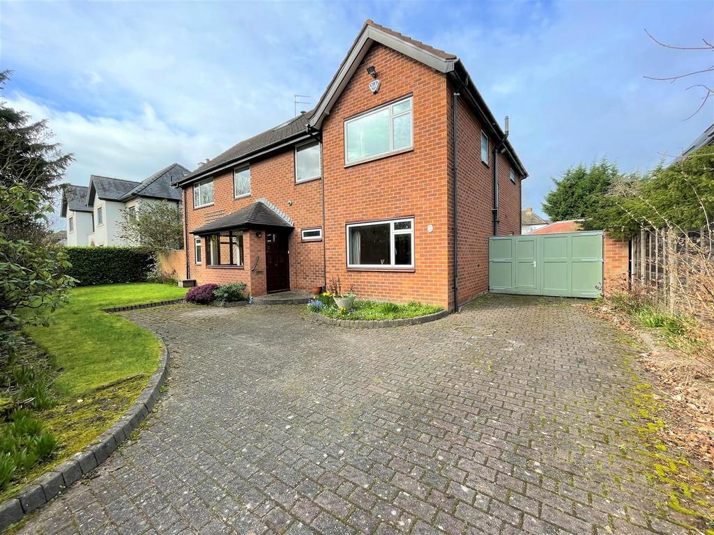 Broadway, Wilmslow 5 bed detached house £5,750 pcm (£1,327 pw)