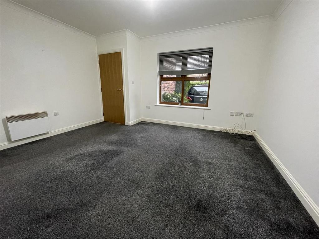 Beech House, Castleford WF10 2 bed apartment £595 pcm (£137 pw)