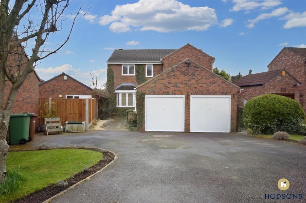 Potovens Lane, Wakefield WF2 4 bed detached house £1,750 pcm (£404 pw)
