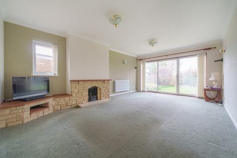2 bedroom bungalow for sale - Roundwood Close, HITCHIN, SG4