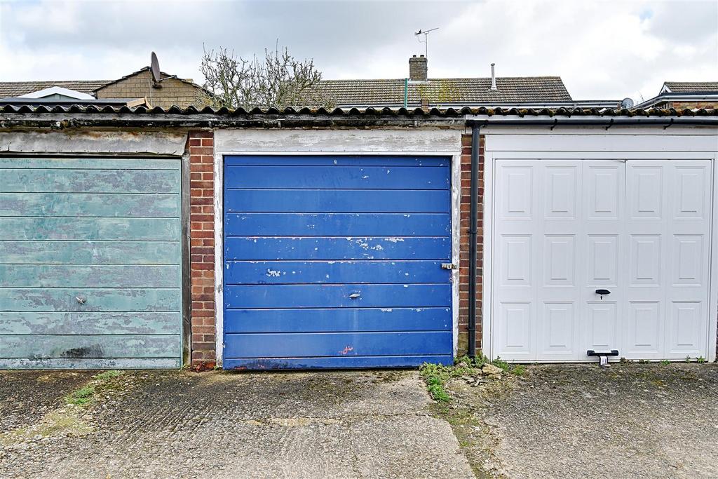 Mandeville Road, Hertford SG13 Garage £10,000