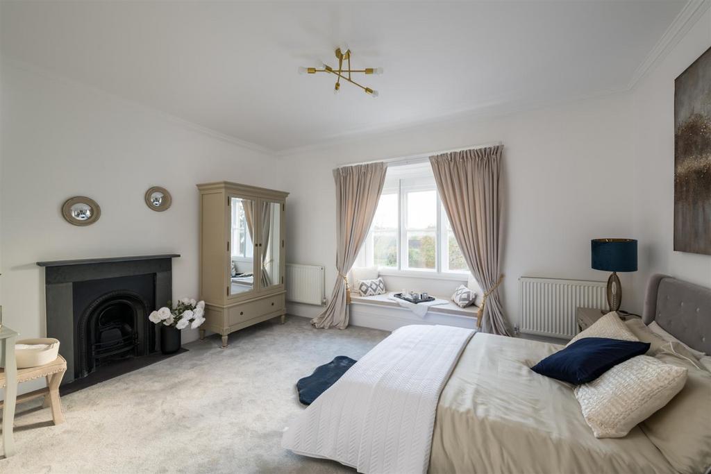 Oakley Gardens, Merstham 2 bed flat £475,000