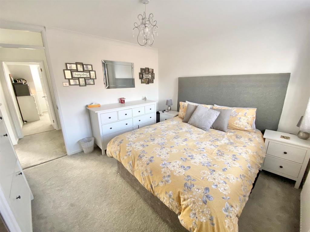 Bed 1.jpg