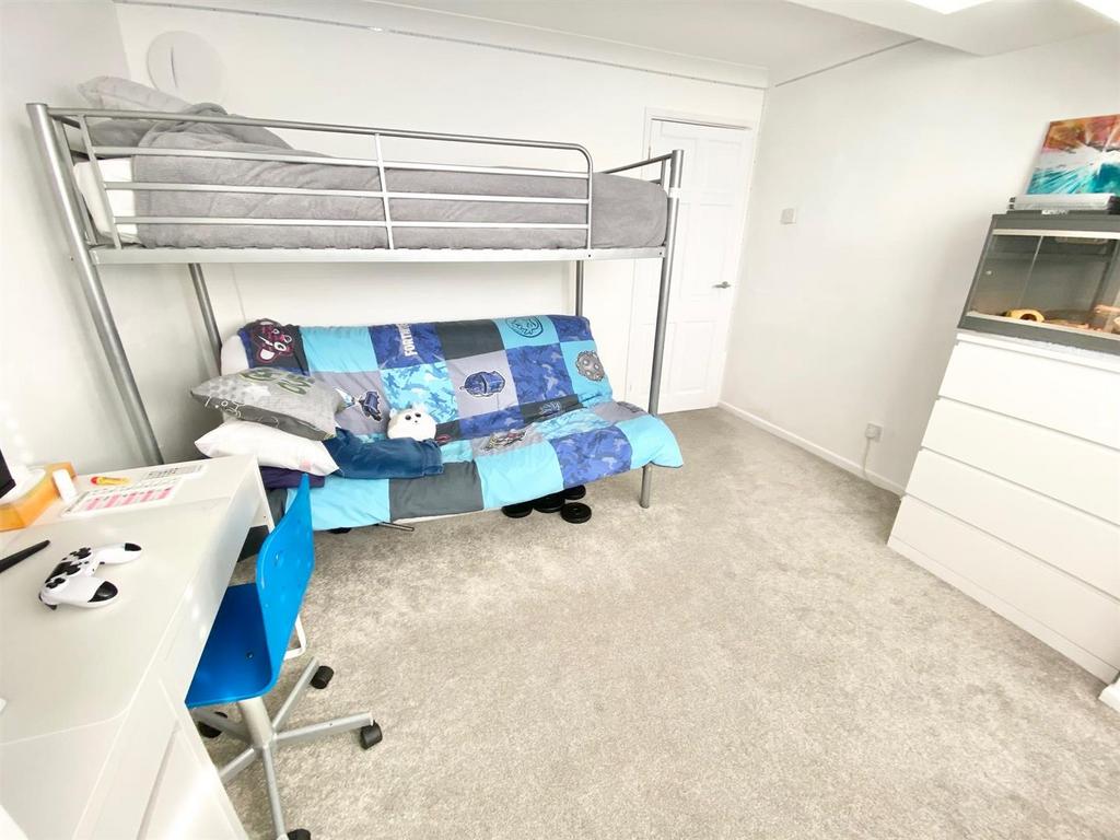Bed2a.jpg