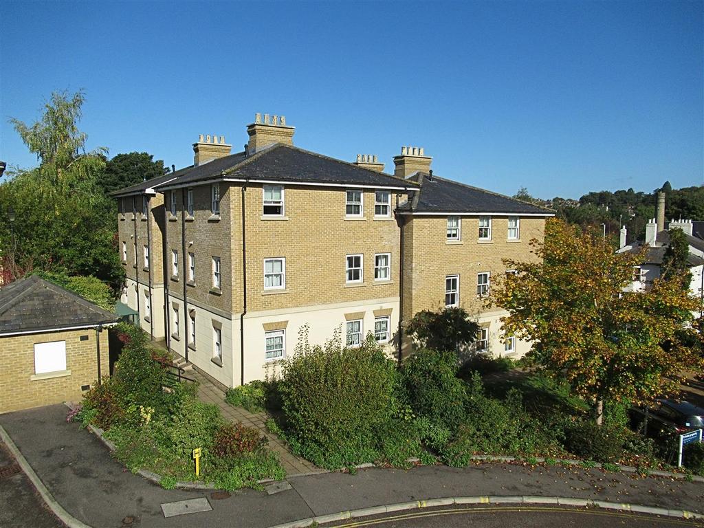 Florence Court, Hertford SG14 2 bed apartment for sale £152,500