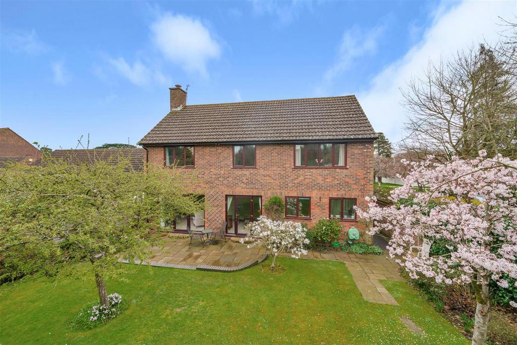 Queens Drive, Taunton 4 bed detached house £625,000