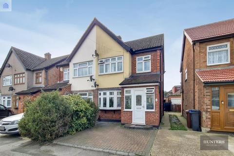 10 Burchett Way, Romford, RM6 6BX