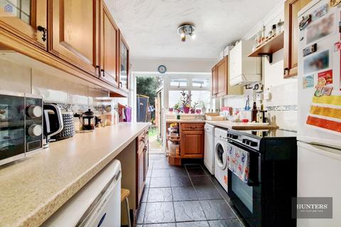 10 Burchett Way, Romford, RM6 6BX