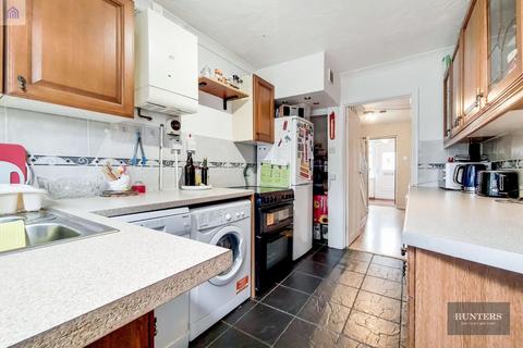 10 Burchett Way, Romford, RM6 6BX