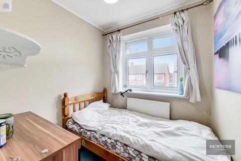 10 Burchett Way, Romford, RM6 6BX