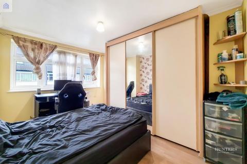 10 Burchett Way, Romford, RM6 6BX