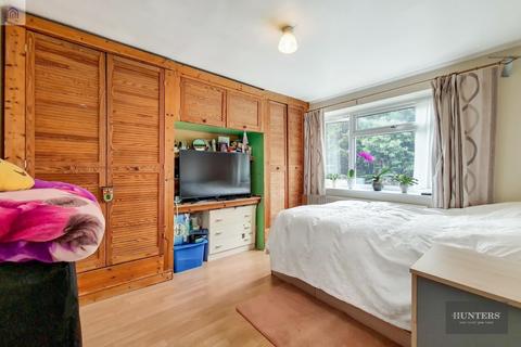 10 Burchett Way, Romford, RM6 6BX