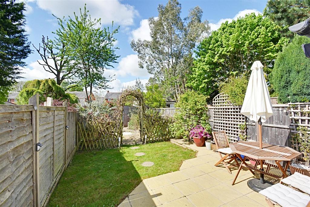 Port Vale, Hertford SG14 2 bed terraced house £450,000