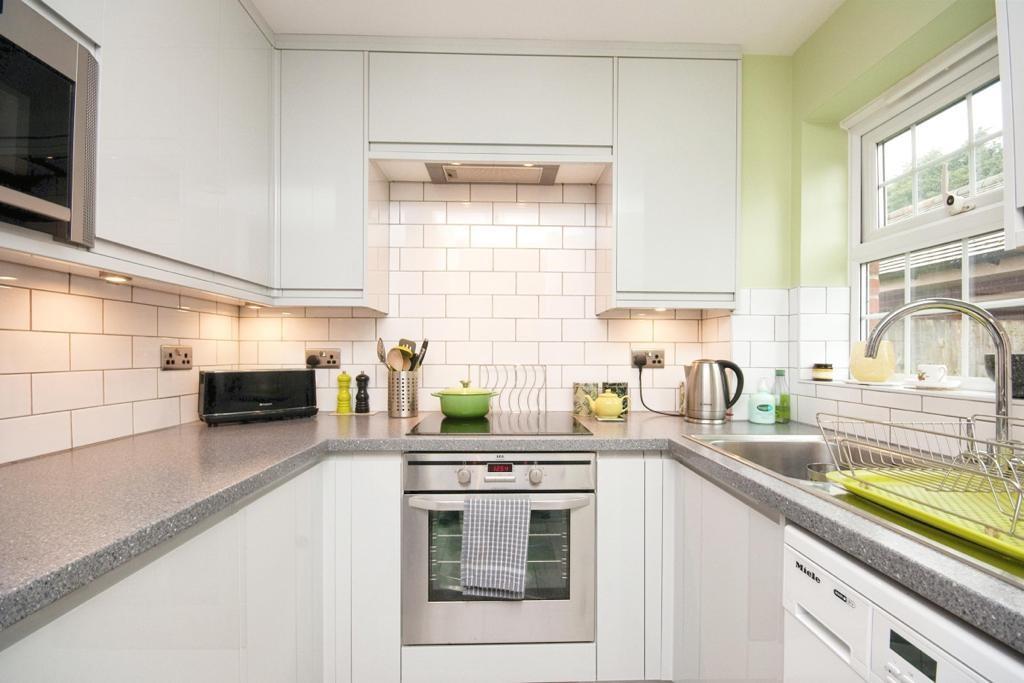 Craig Meadows, Ringmer, Lewes 2 bed flat £1,350 pcm (£312 pw)