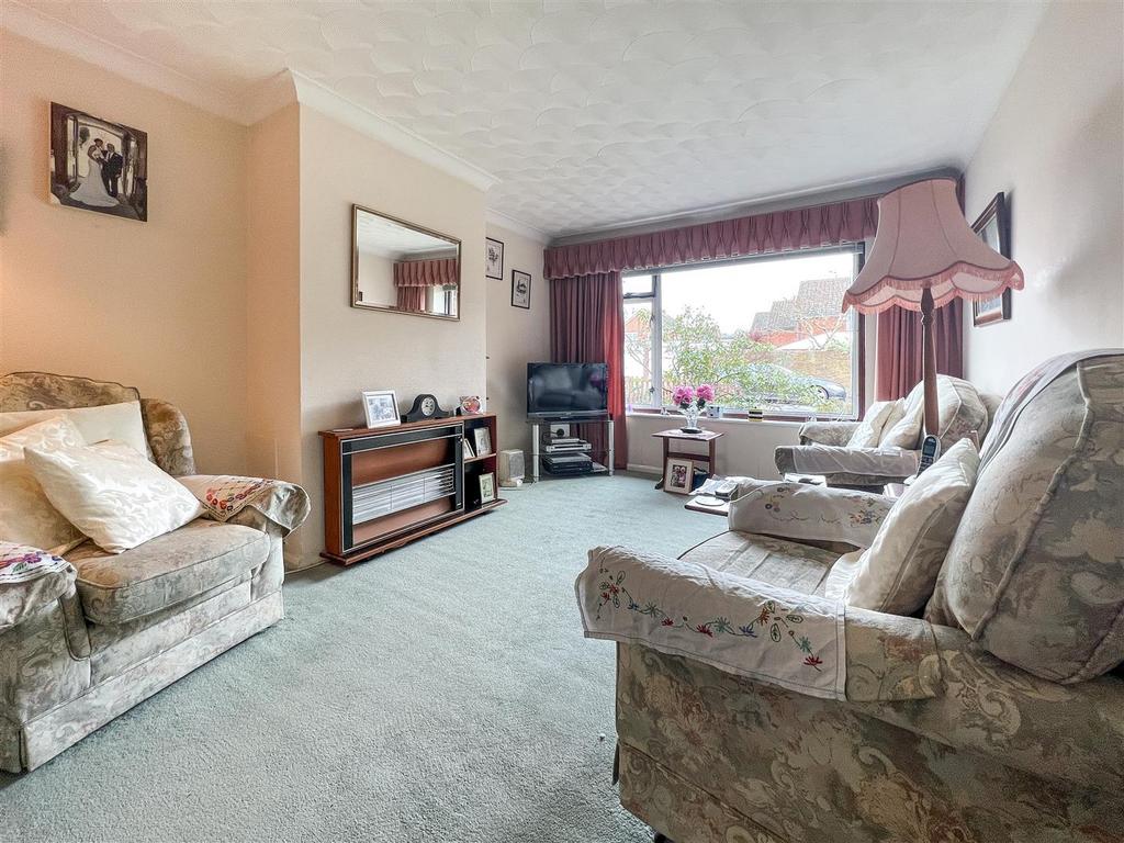 Dudleston Heath Drive, Waterlooville 3 bed semidetached bungalow for