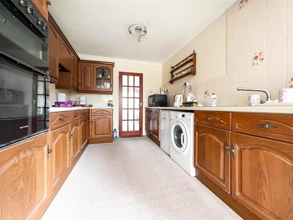 Dudleston Heath Drive, Waterlooville 3 bed semidetached bungalow for