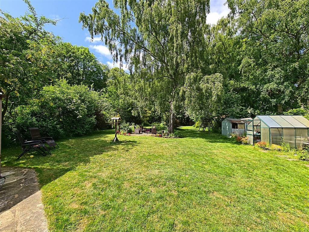 Broad Green Wood, Bayford SG13 4 bed semidetached house for sale £
