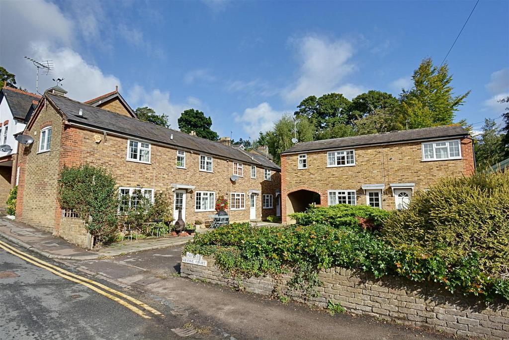 Grange Court, Hertford SG14 1 bed terraced house for sale £300,000