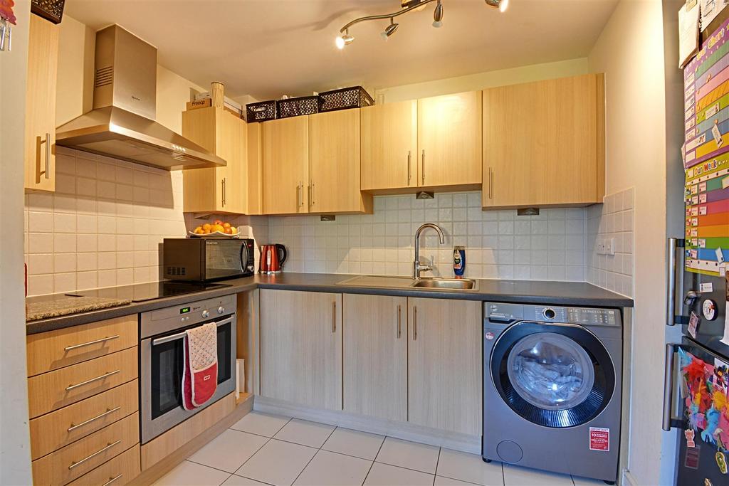 Florence Court, Hertford SG14 2 bed apartment £305,000