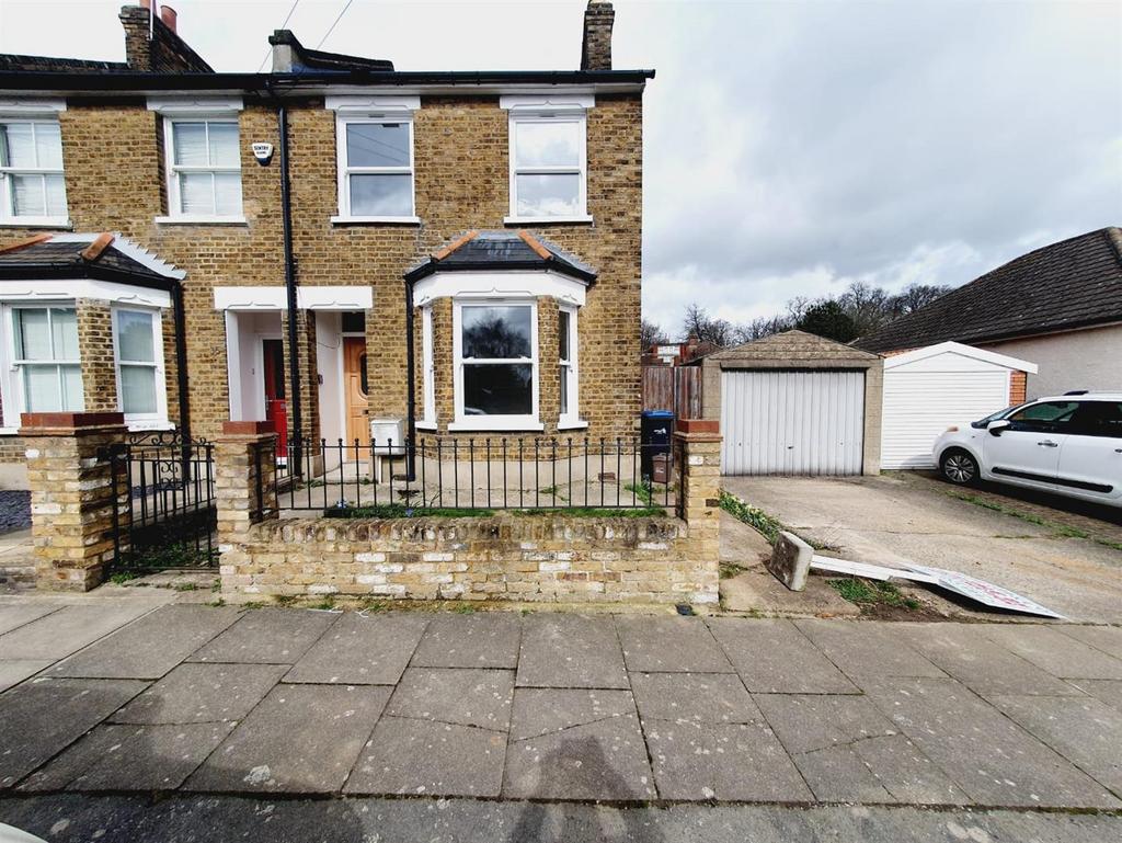 Cedar Park Road, Enfield 4 bed house £2,600 pcm (£600 pw)