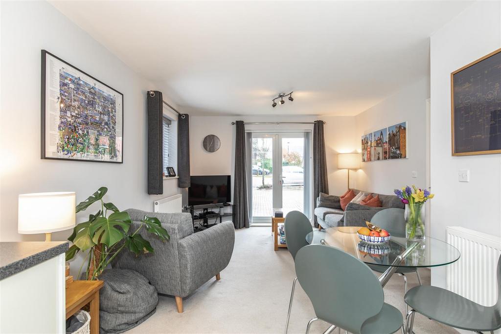 Sand Ridge, Ridgewood, Uckfield 2 bed flat £250,000