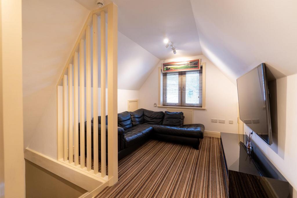 Sitting room or 5 th bedroom