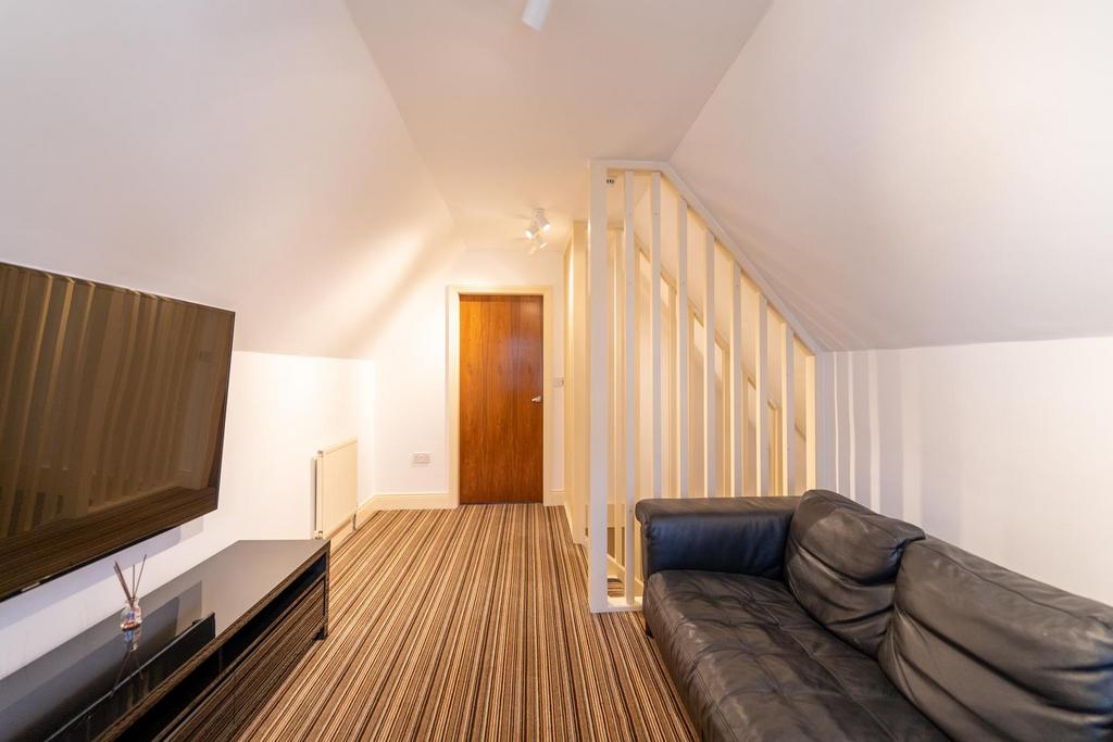 Sitting room or 5 th bedroom