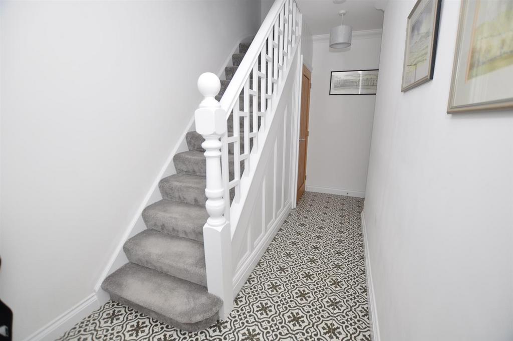 Myrddin Crescent, Carmarthen 3 bed terraced house £239,500