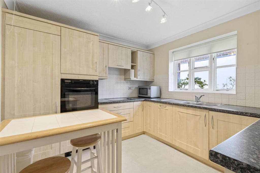 Rosemary Court, Church Road, Haslemere 2 bed end of terrace house for