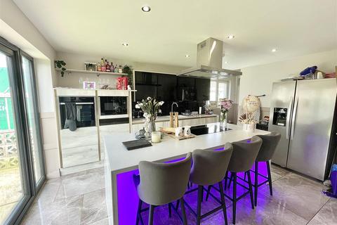 3 bedroom detached bungalow for sale - Glasbury Road, Morriston, Swansea