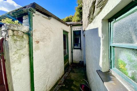 Garage for sale, Penlan Street, Pwllheli