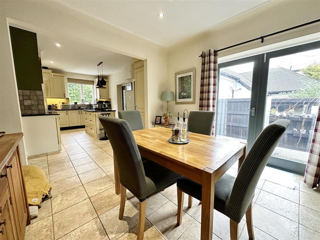 Dining kitchen