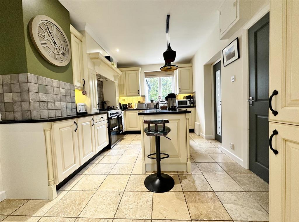 Dining kitchen