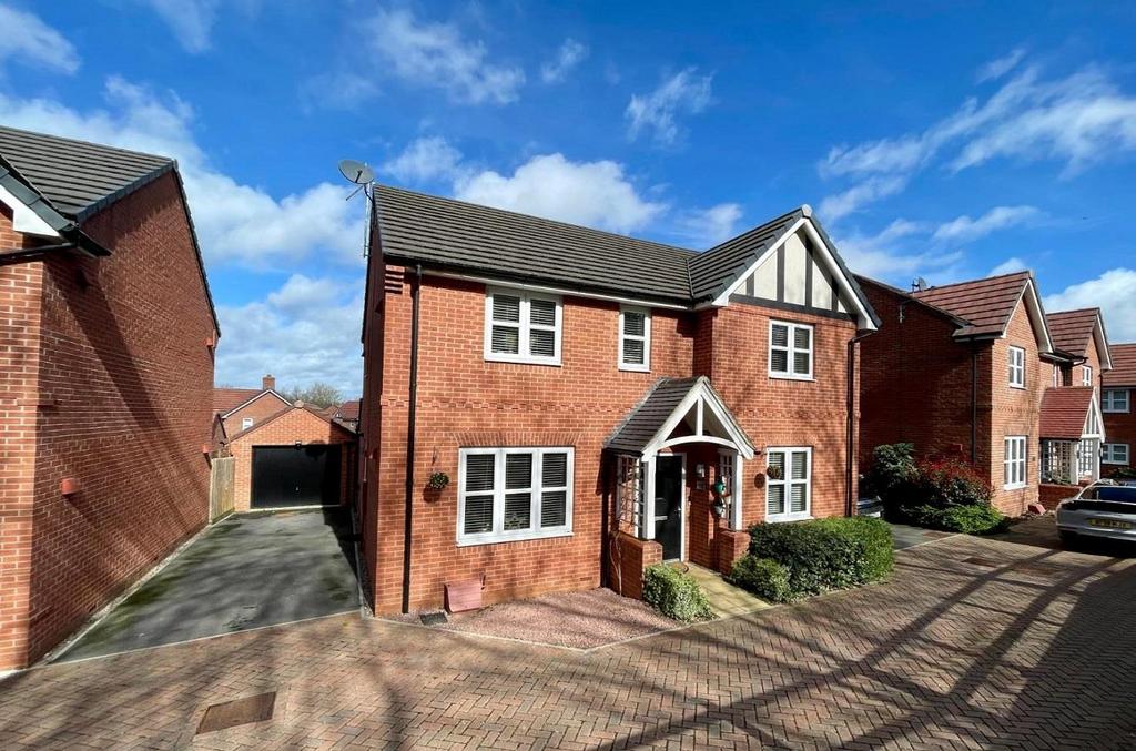 Harcourt Way, Hunsbury Hill, Northampton NN4 4 bed detached house £
