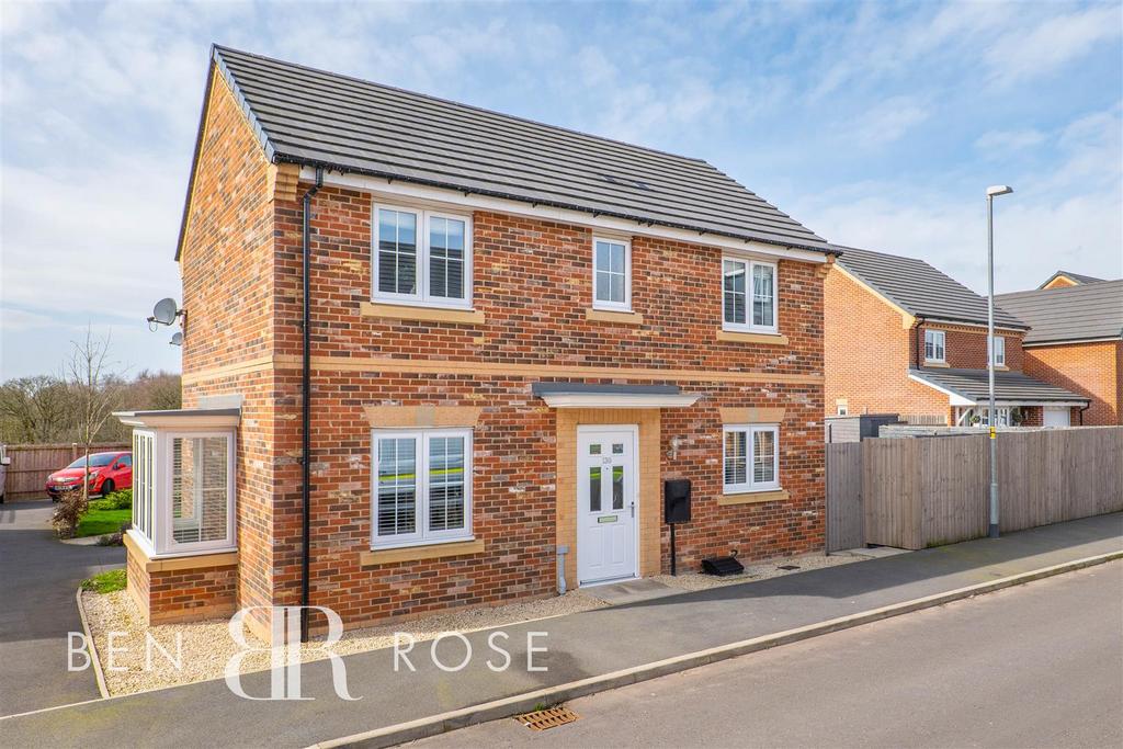 Mill Lane, Coppull, Chorley 3 bed detached house for sale £249,995