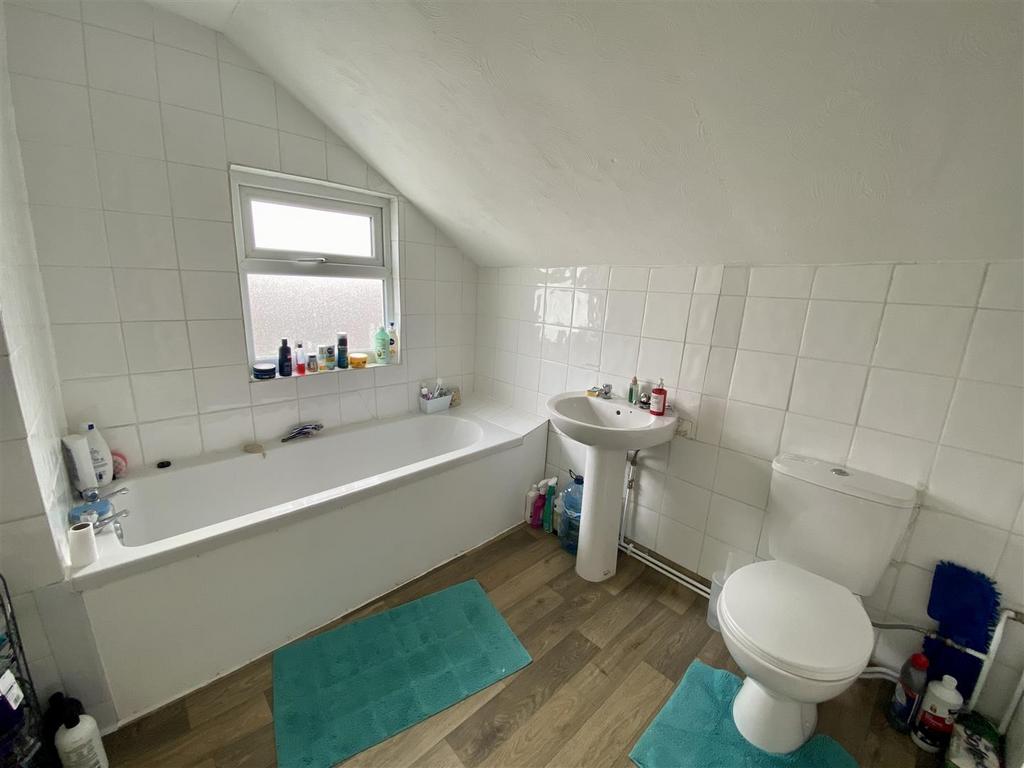 Upper Denmark Road, Ashford 1 bed in a house share £525 pcm (£121 pw)
