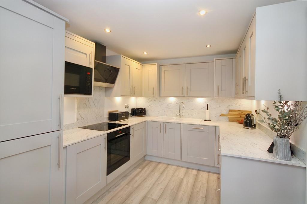 Lingley Road, Great Sankey, Warrington, WA5 4 bed townhouse for sale £299,950