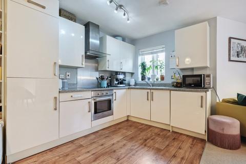 1 bedroom flat for sale - Perendale Drive, Shepperton, TW17