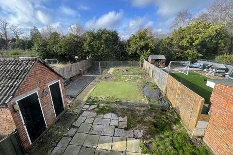 11 Ashurst Road, West Moors, Ferndown, BH22 0LR