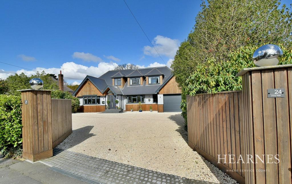 Chine Walk, West Parley, Ferndown, BH22 5 bed detached house for sale