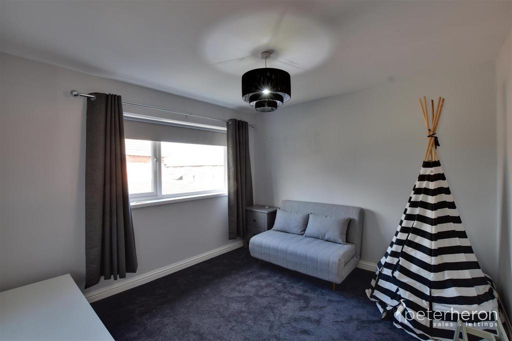 Bedroom 2 (rear)