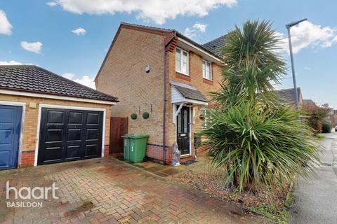 3 Mopsies Road, Basildon, SS14 1GA