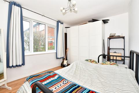 2 bedroom ground floor flat for sale - Courtauld Close, Thamesmead, London