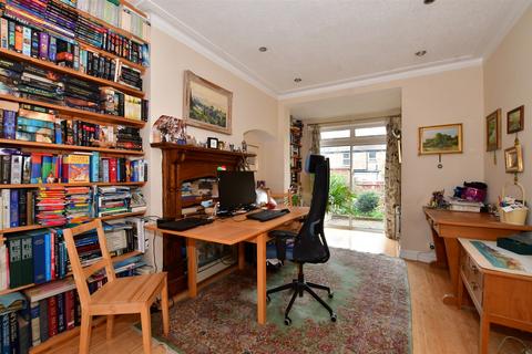 31 Lodge Road, Wallington, SM6 0TZ